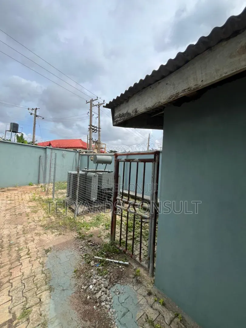 5bdrm House in Fhmb Residential for sale in Alagbado