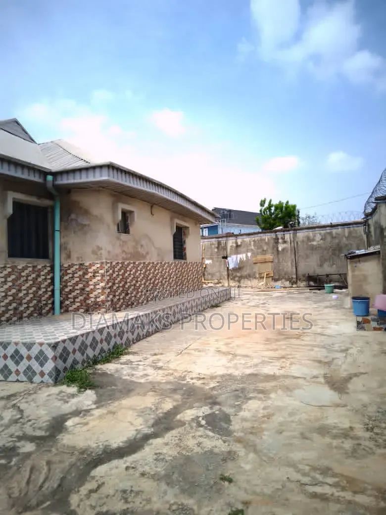 3bdrm Bungalow in Ben Blue Estate, Alagbado for sale in Alagbado