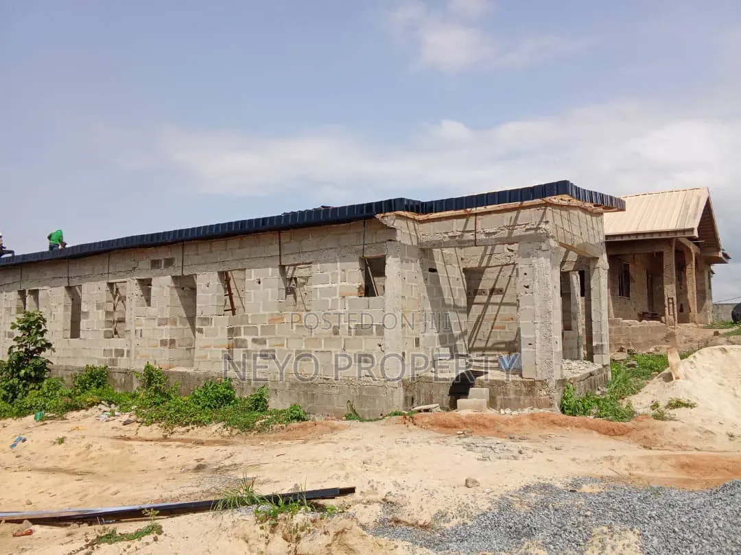 3bdrm Bungalow in Greenleaf Estate, Ebute for sale in Ebute