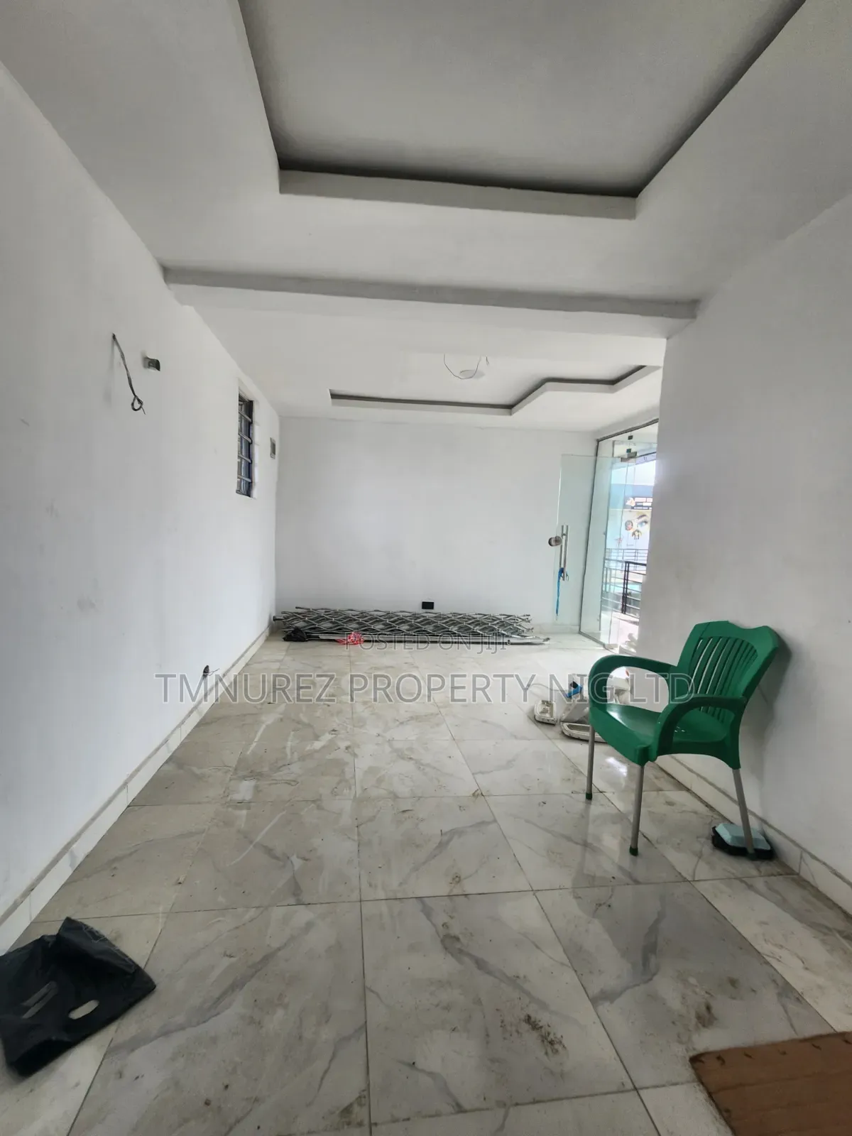 Shop Spacious Directly Facing Road Ajah in Ado / Ajah