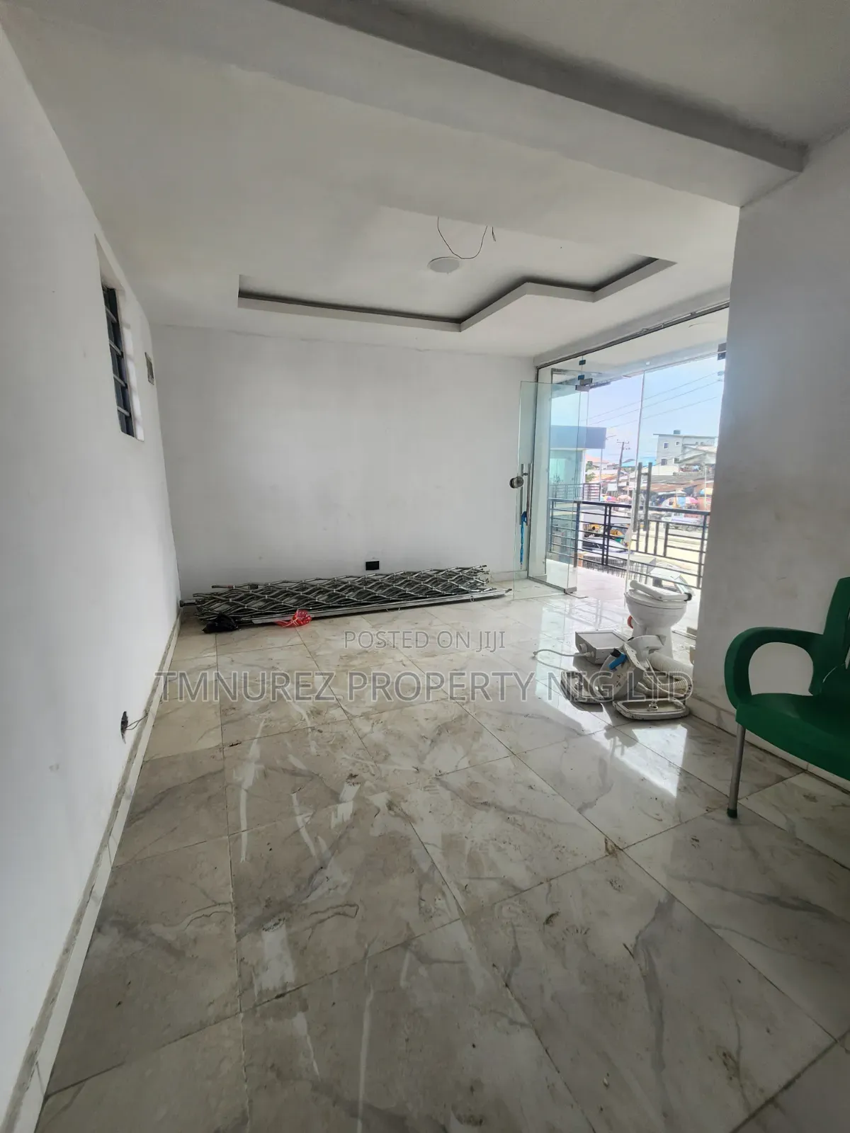 Shop Spacious Directly Facing Road Ajah in Ado / Ajah