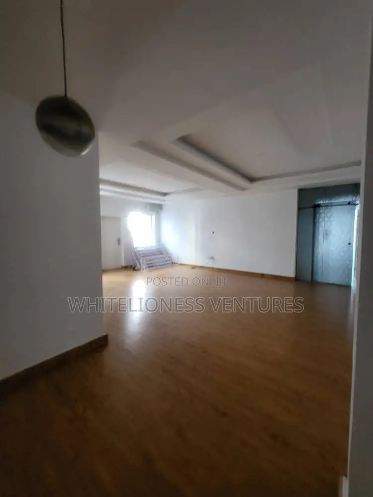 3bdrm Block of Flats in Oral Estate, Chevron for sale in Chevron