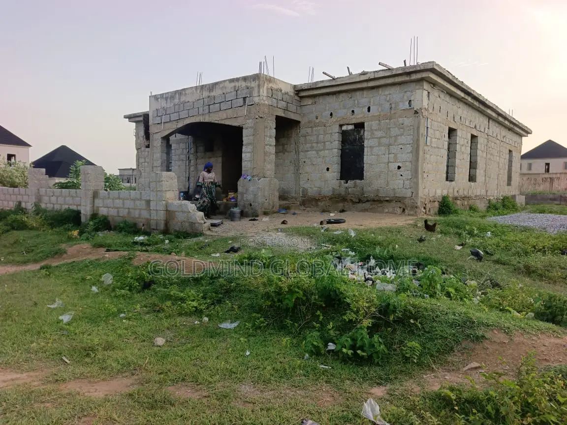 5bdrm Penthouse in Seman Estate, Sabon Lugbe for sale in Sabon Lugbe