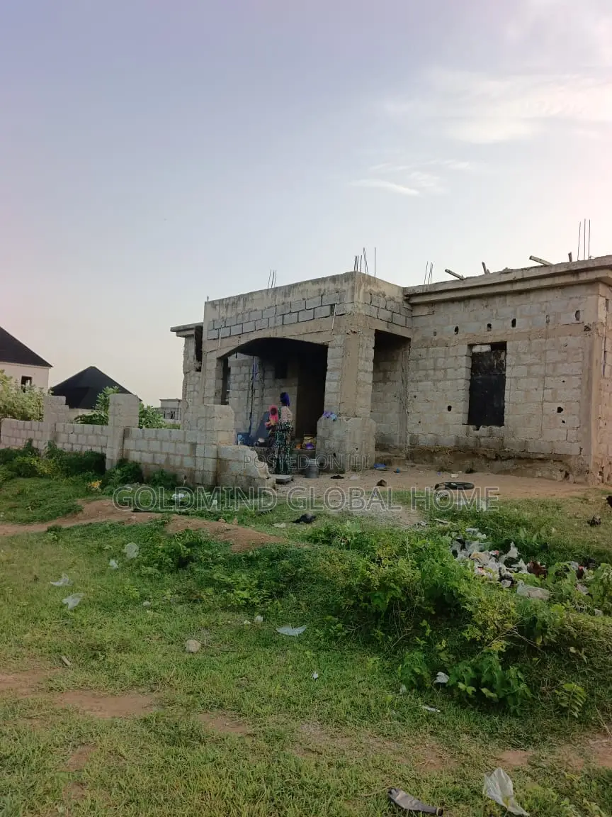 5bdrm Penthouse in Seman Estate, Sabon Lugbe for sale in Sabon Lugbe