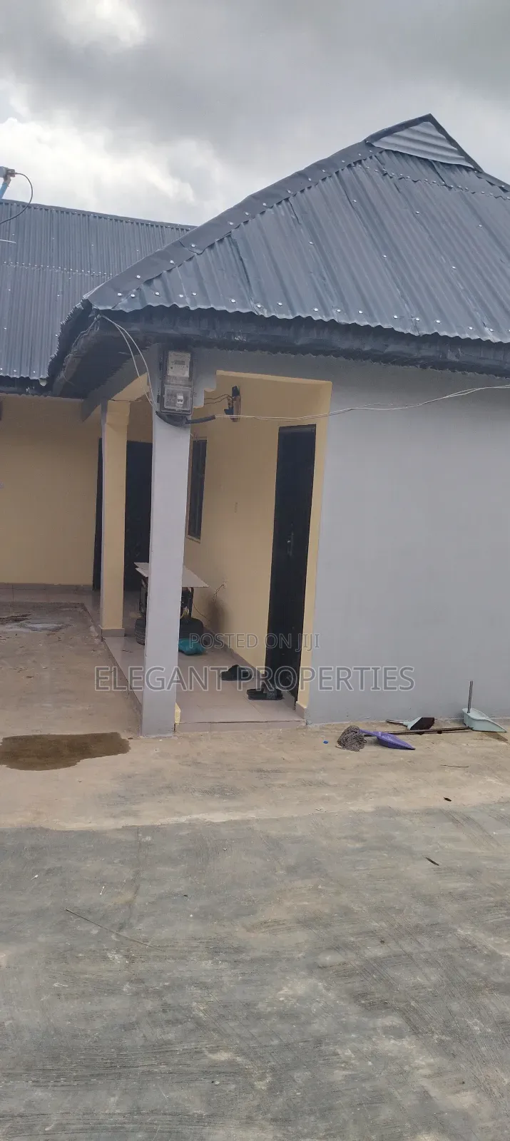 2bdrm Block of Flats in Mast, Usteem School, Osogbo for sale in Osogbo