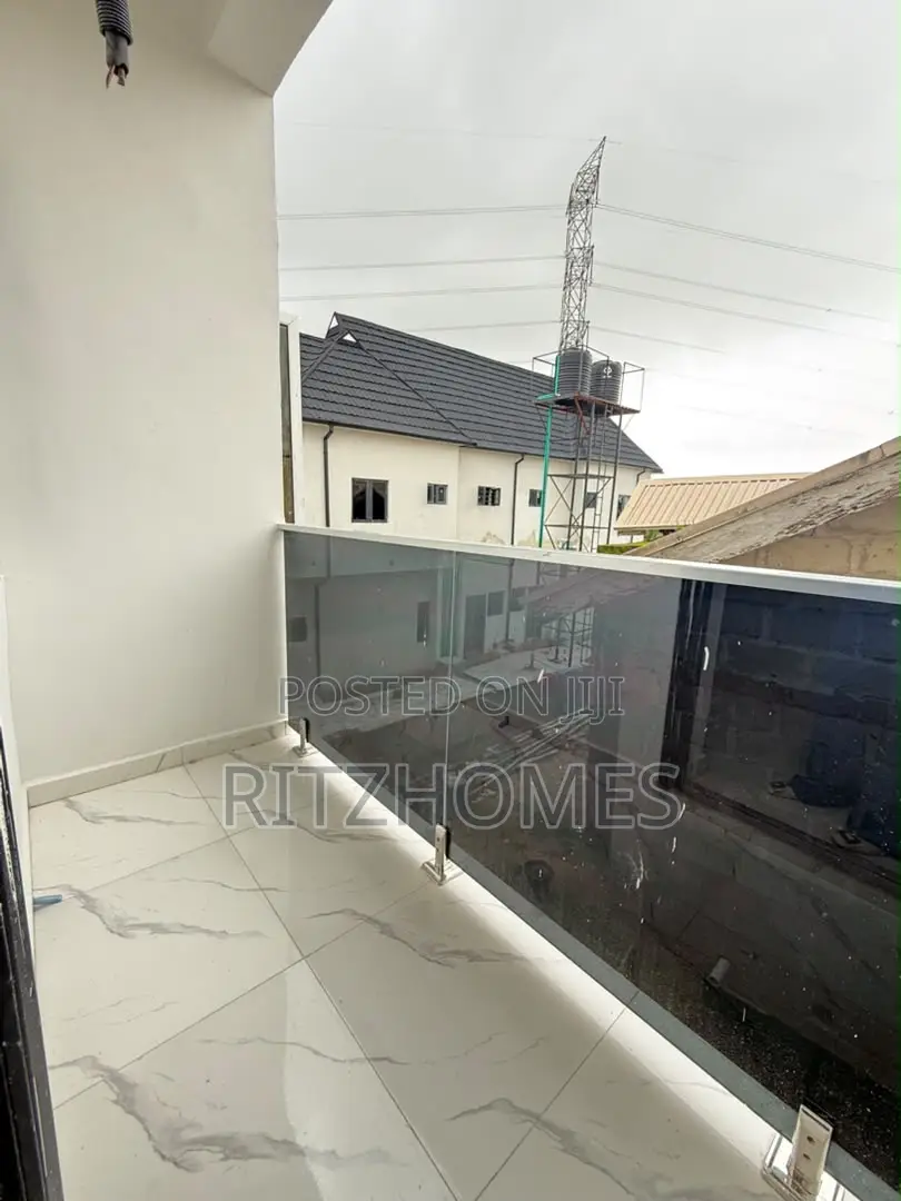 4bdrm Duplex in Thomas Estate for sale in Thomas Estate
