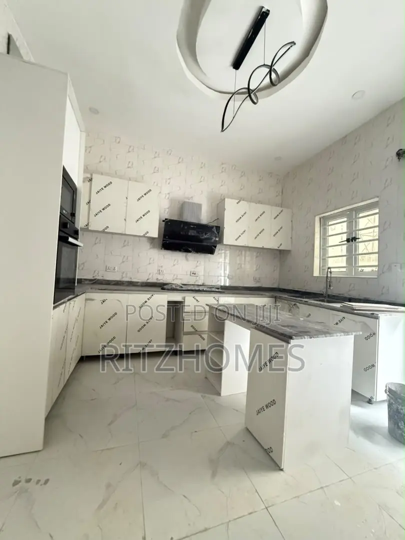 4bdrm Duplex in Thomas Estate for sale in Thomas Estate