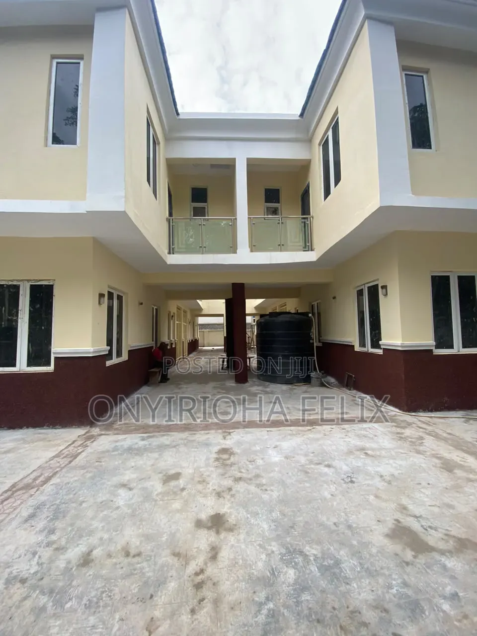 3bdrm Townhouse / Terrace in Off 3Rd Avenue, Bunkoro for rent in Bunkoro