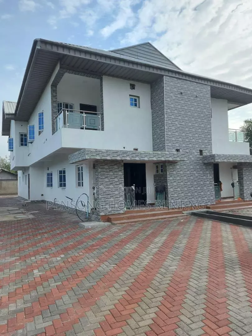 4bdrm Duplex in Unilag Estate, Lekki Expressway for sale in Lekki Expressway