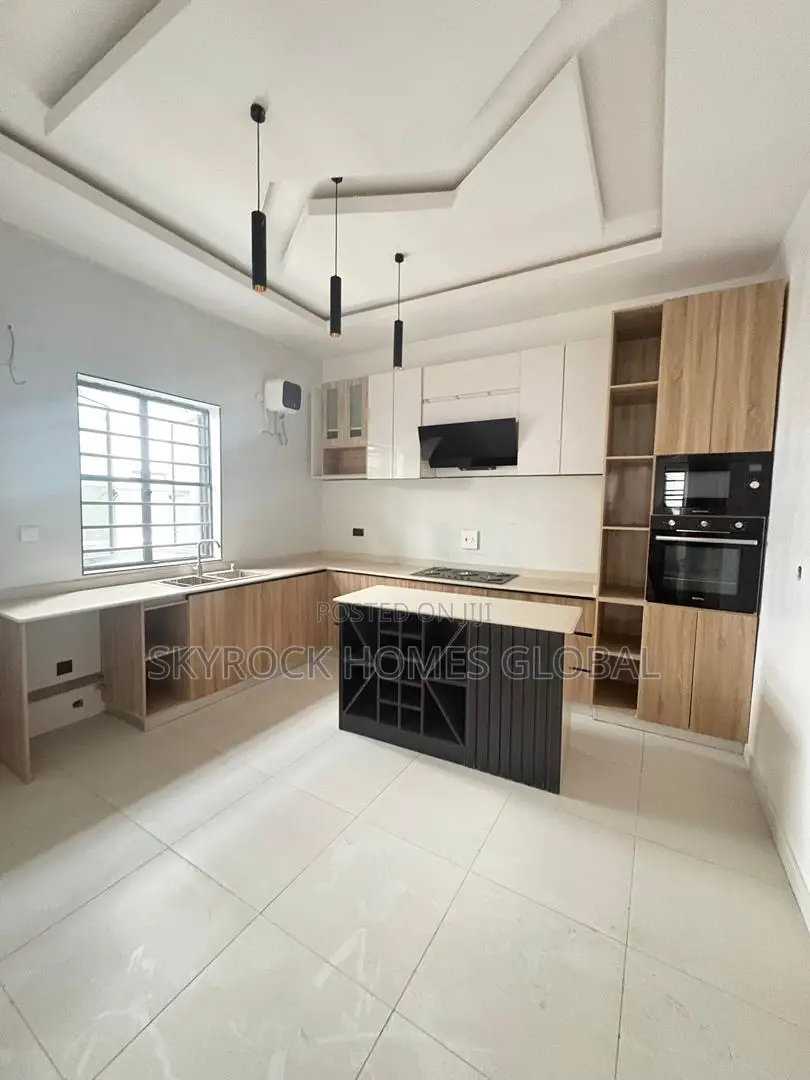 5bdrm Duplex in Ikota for rent in Ikota