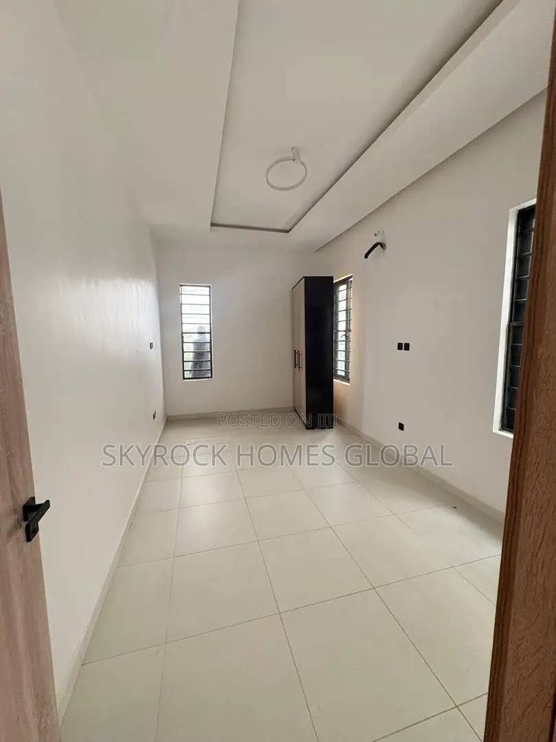 5bdrm Duplex in Ikota for rent in Ikota