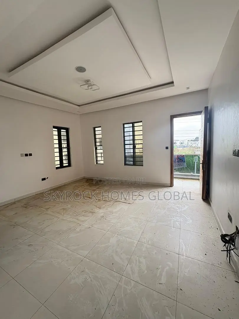 5bdrm Duplex in Ikota for rent in Ikota