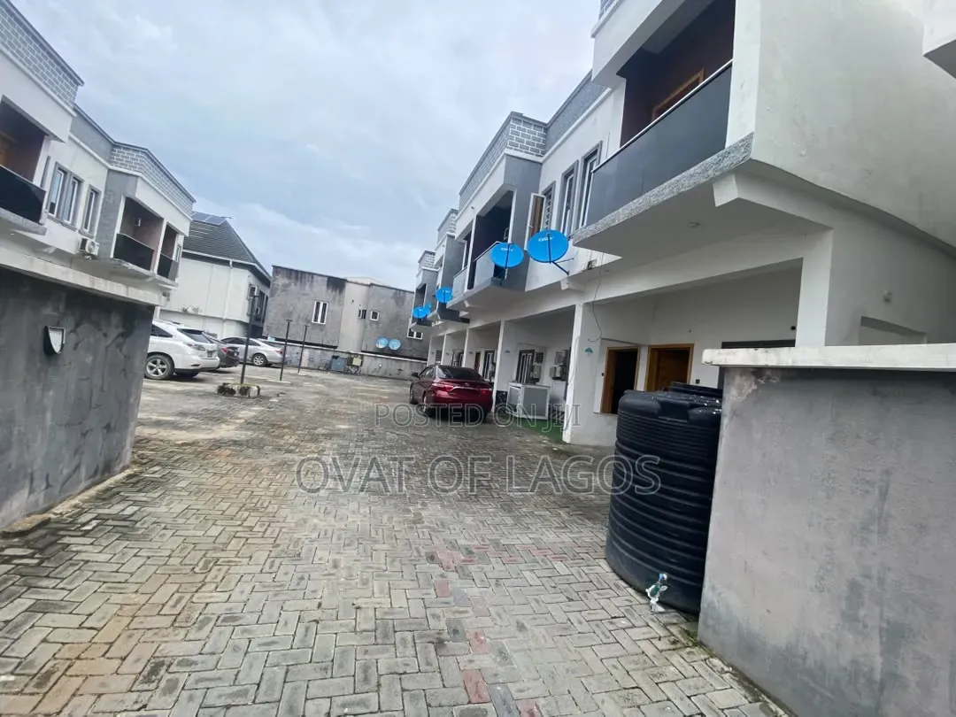 3bdrm Duplex in Ikota for rent in Ikota
