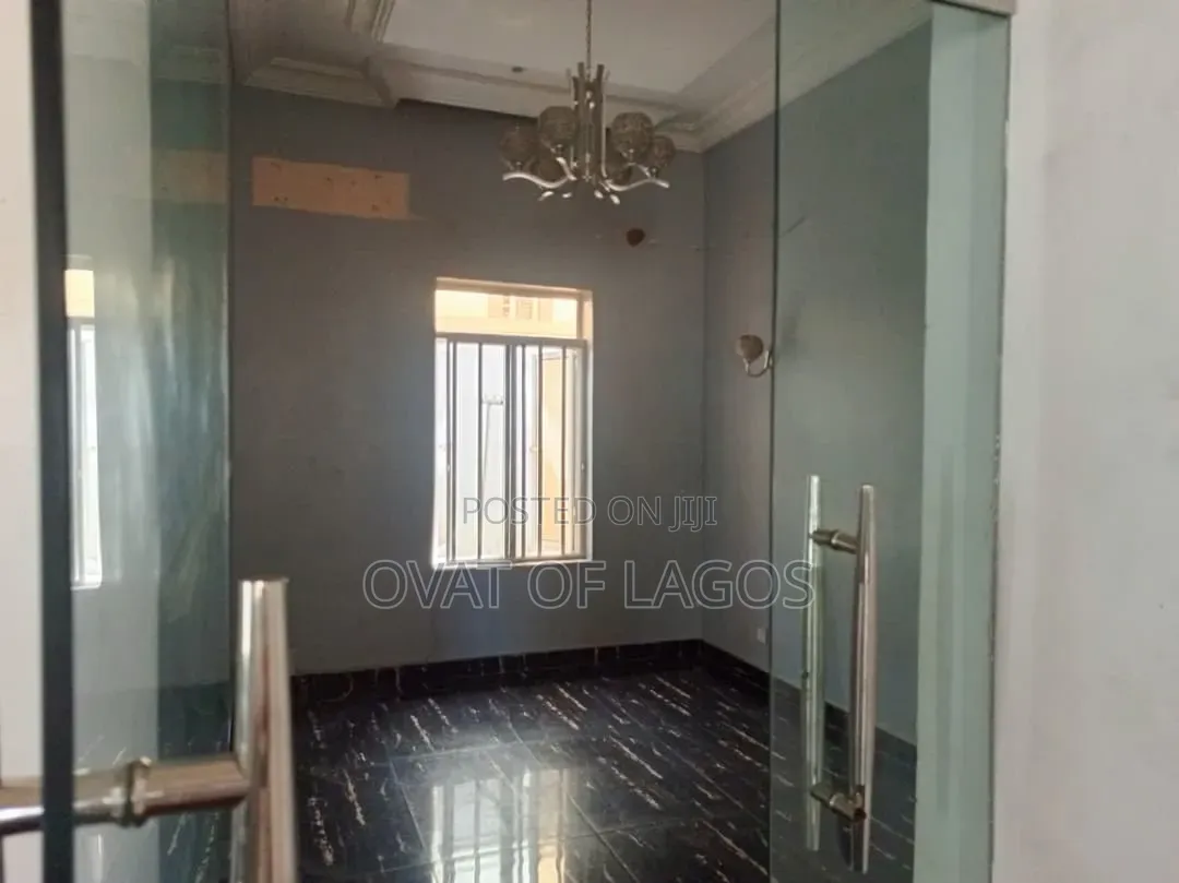 4bdrm Duplex in Chevron for rent in Chevron