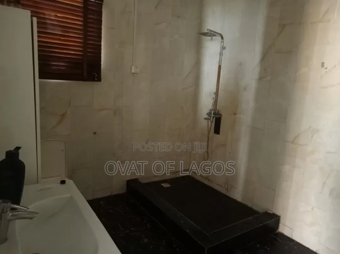 4bdrm Duplex in Chevron for rent in Chevron