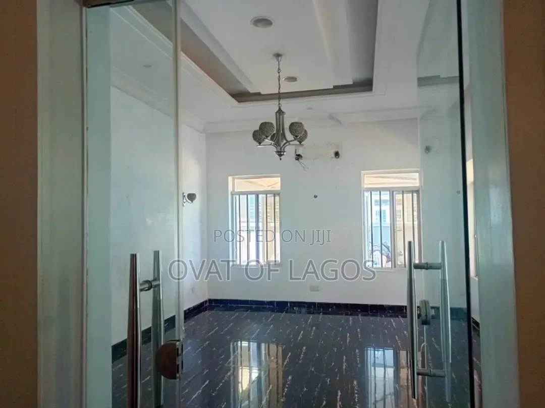 4bdrm Duplex in Chevron for rent in Chevron
