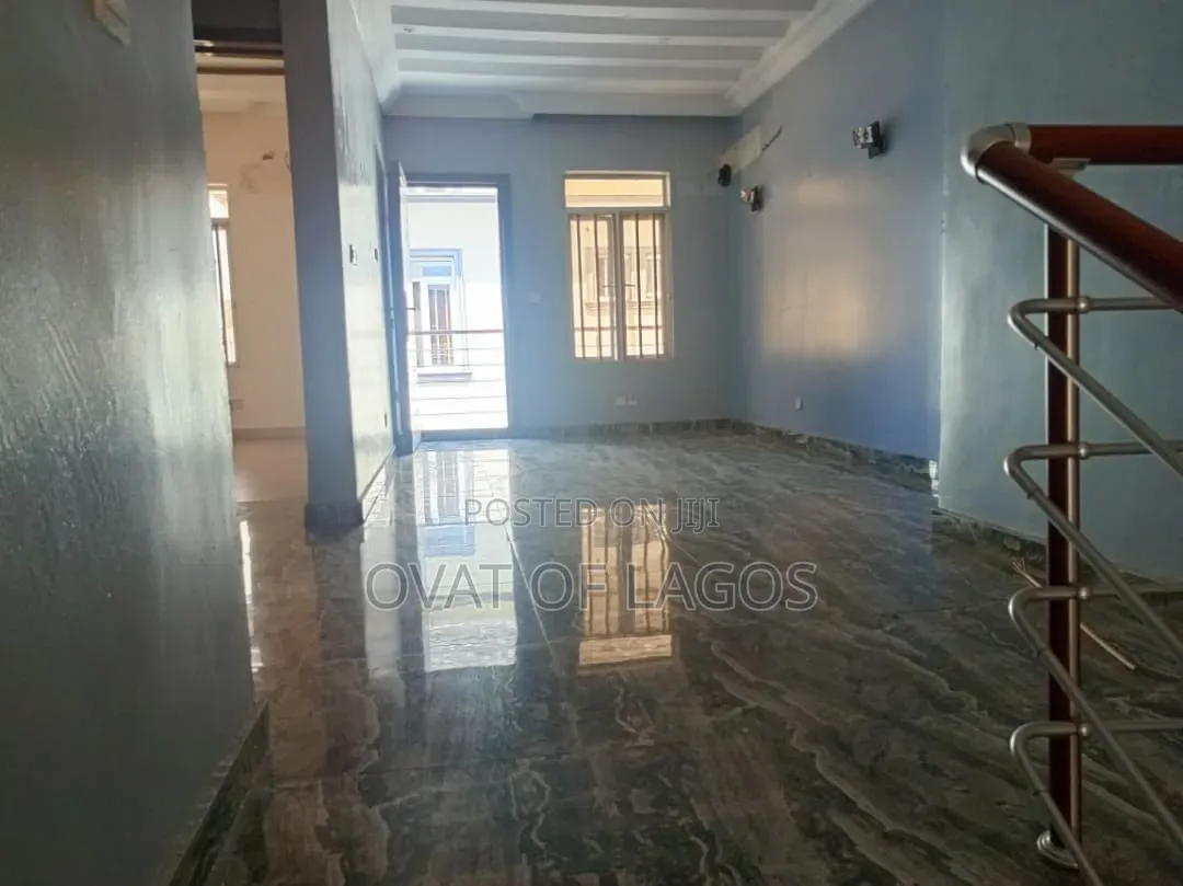 4bdrm Duplex in Chevron for rent in Chevron