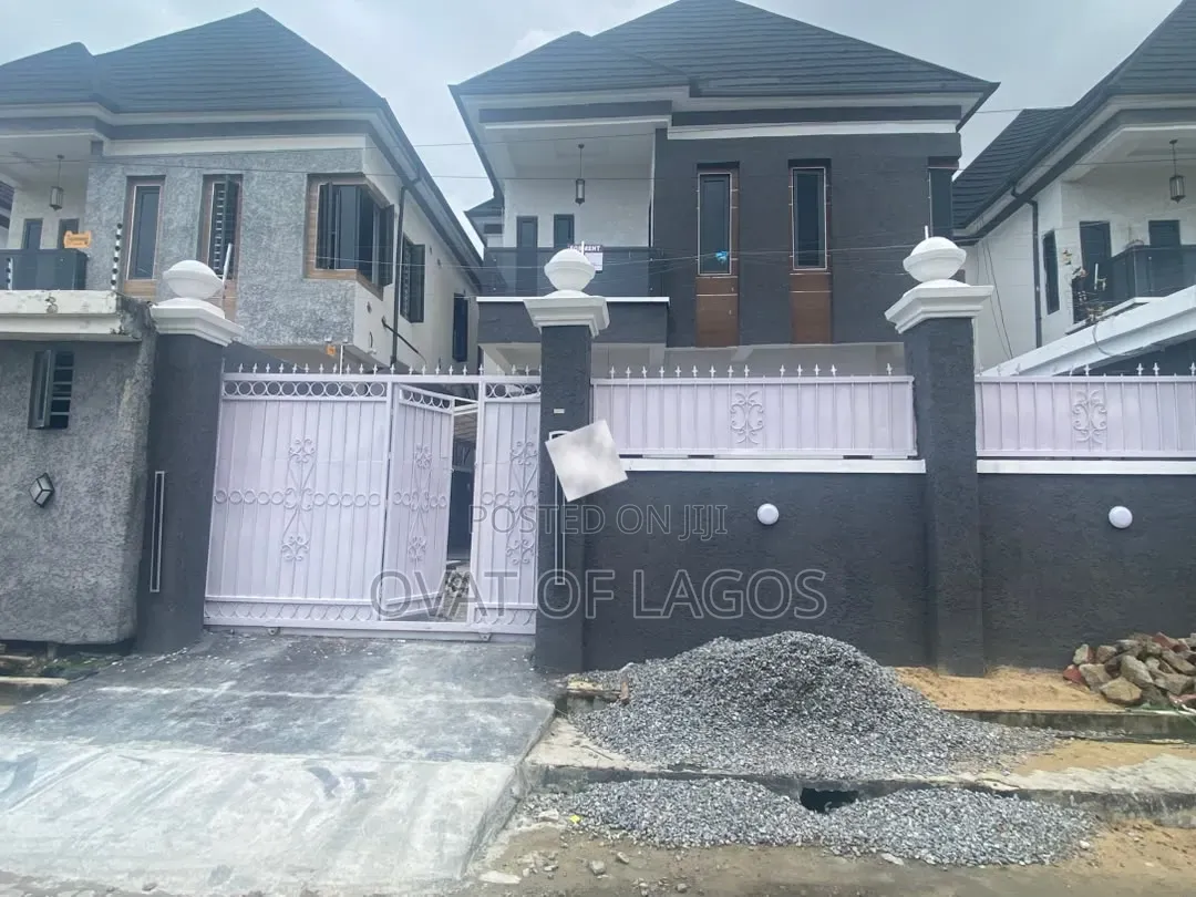 5bdrm Duplex in Chevron for rent in Chevron