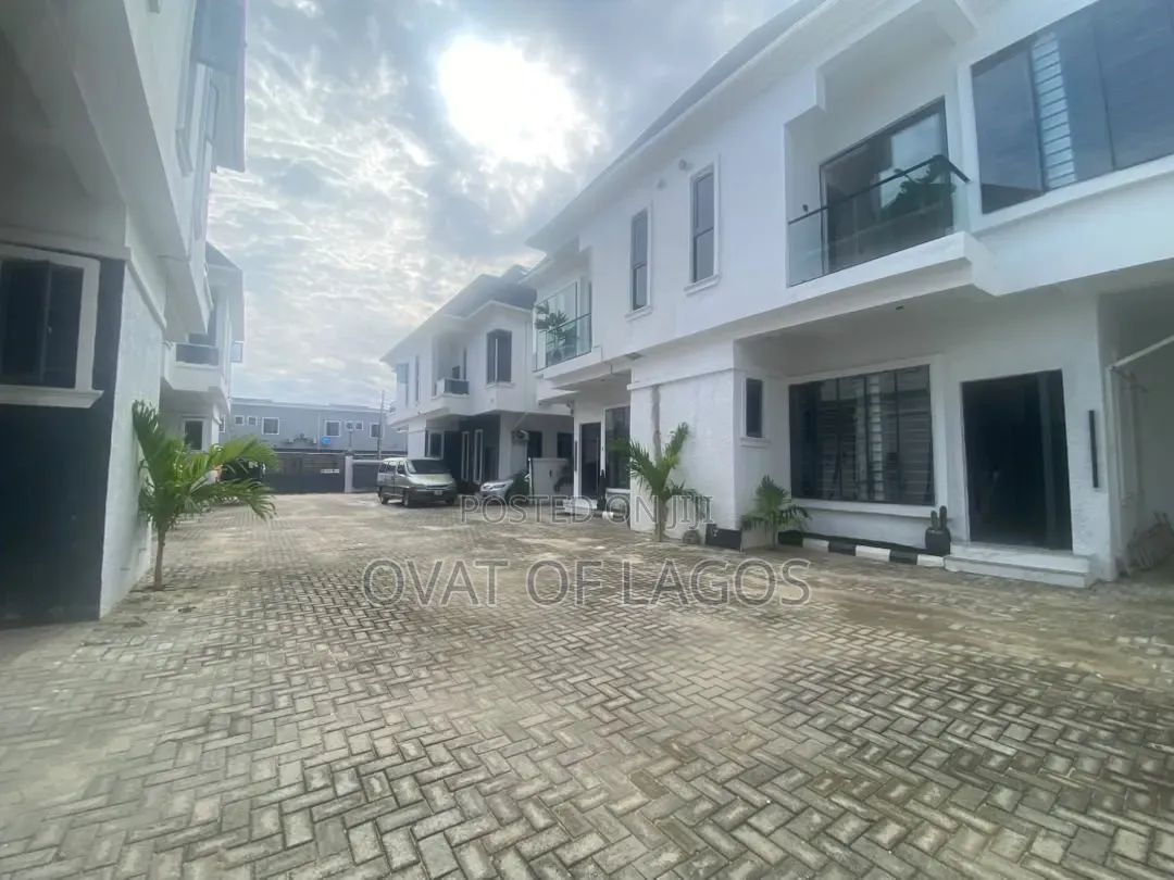 4bdrm Duplex in Chevron for rent in Chevron