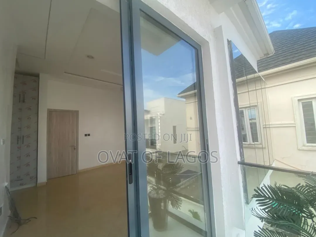 4bdrm Duplex in Chevron for rent in Chevron