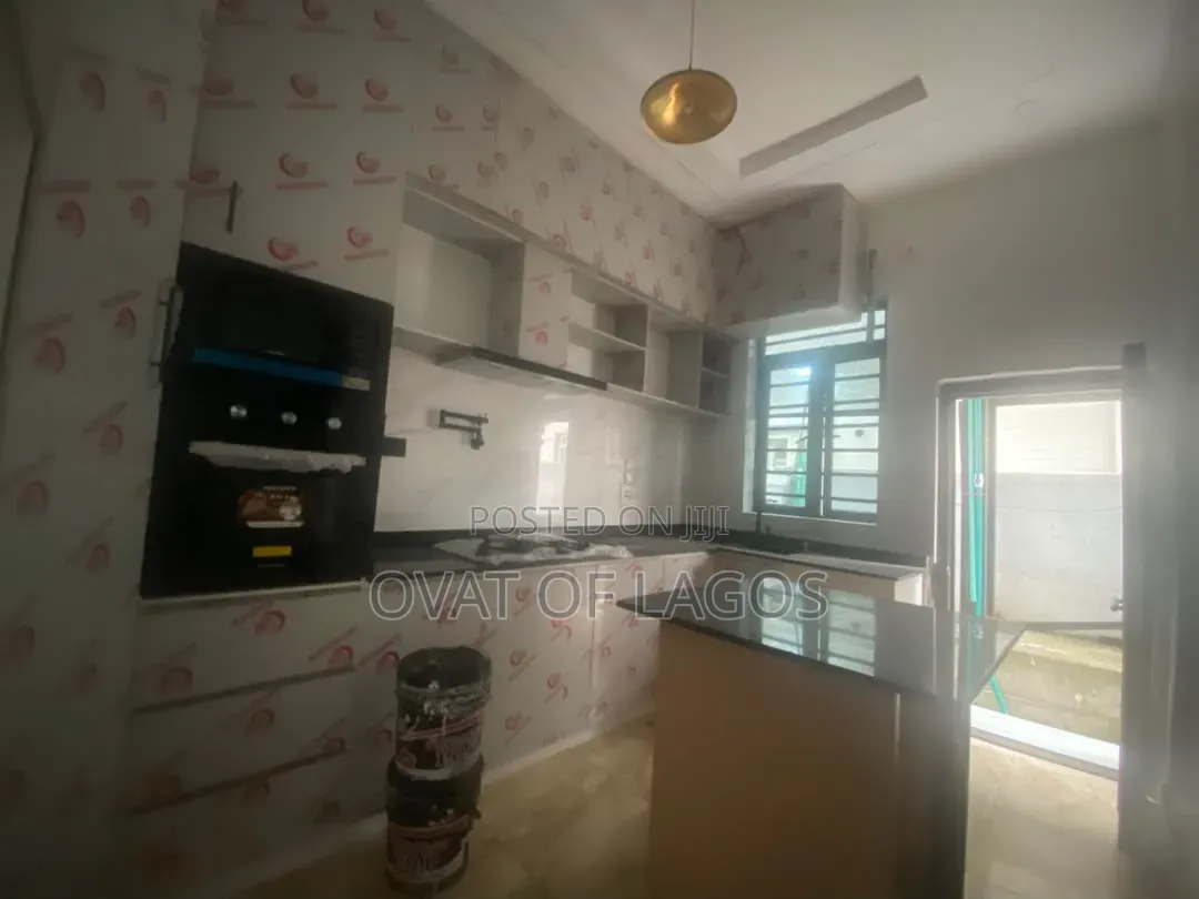 4bdrm Duplex in Chevron for rent in Chevron