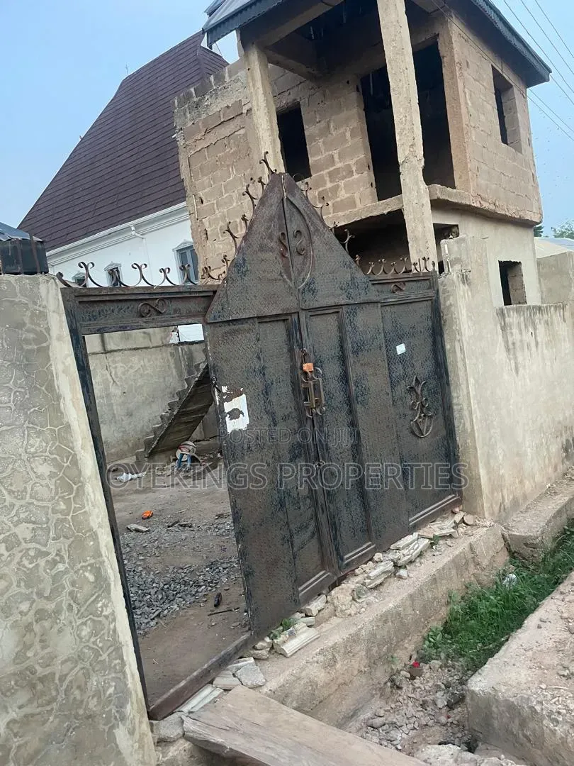 3bdrm Bungalow in Tireadara Estate, Oluyole for sale in Oluyole