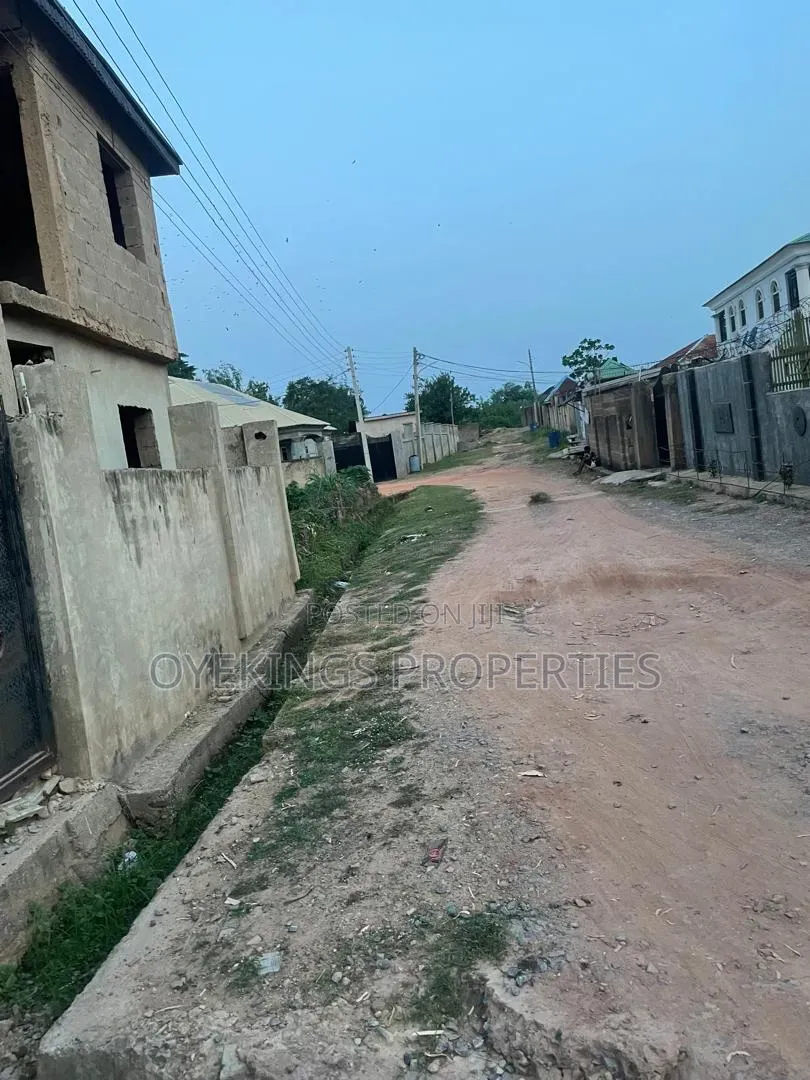3bdrm Bungalow in Tireadara Estate, Oluyole for sale in Oluyole