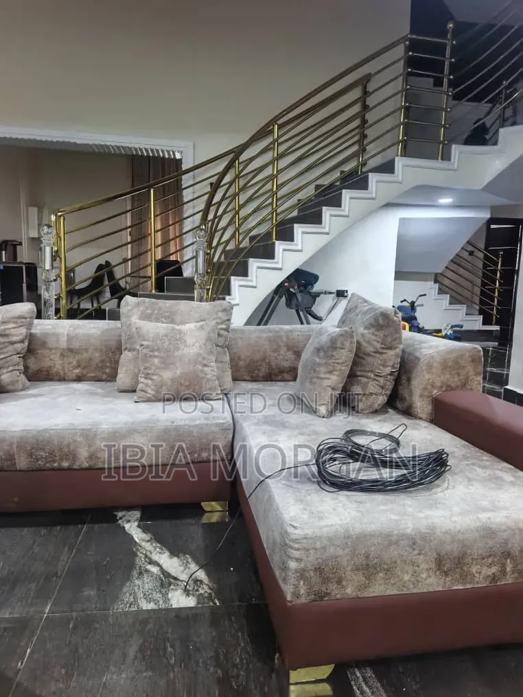 9bdrm Duplex in Jesus Close, Sars for sale in Port-Harcourt