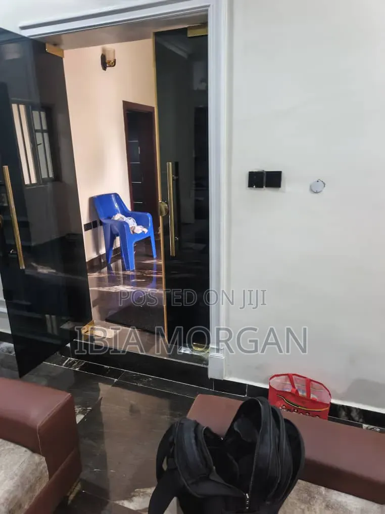 9bdrm Duplex in Jesus Close, Sars for sale in Port-Harcourt