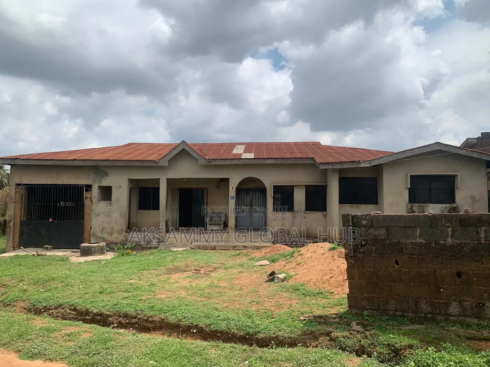 6bdrm Block Of Flats In Ajibode Estate, Ibadan For Sale in Ibadan