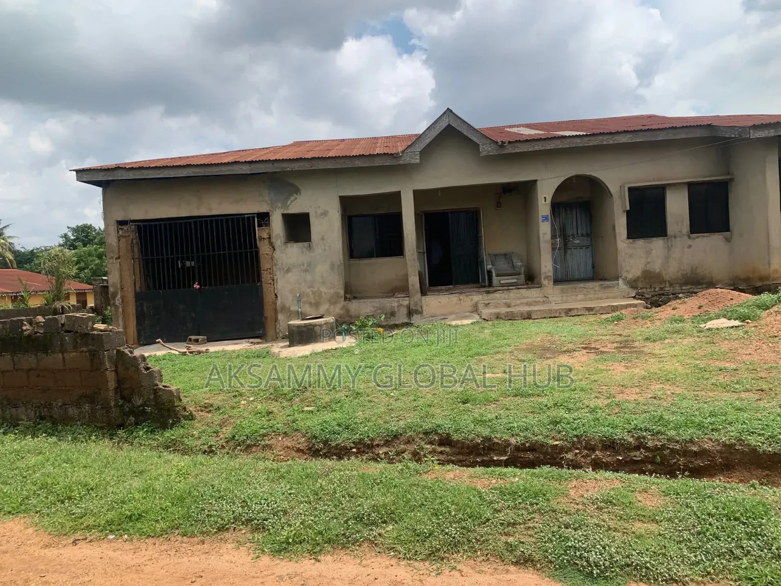 6bdrm Block Of Flats In Ajibode Estate, Ibadan For Sale in Ibadan