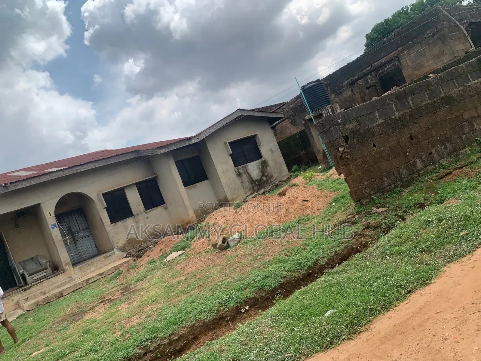 6bdrm Block Of Flats In Ajibode Estate, Ibadan For Sale in Ibadan