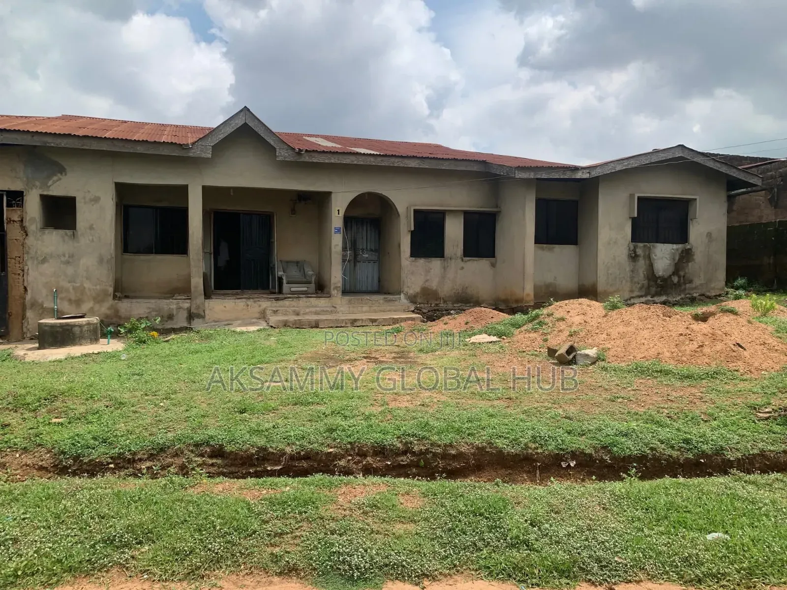 6bdrm Block Of Flats In Ajibode Estate, Ibadan For Sale in Ibadan