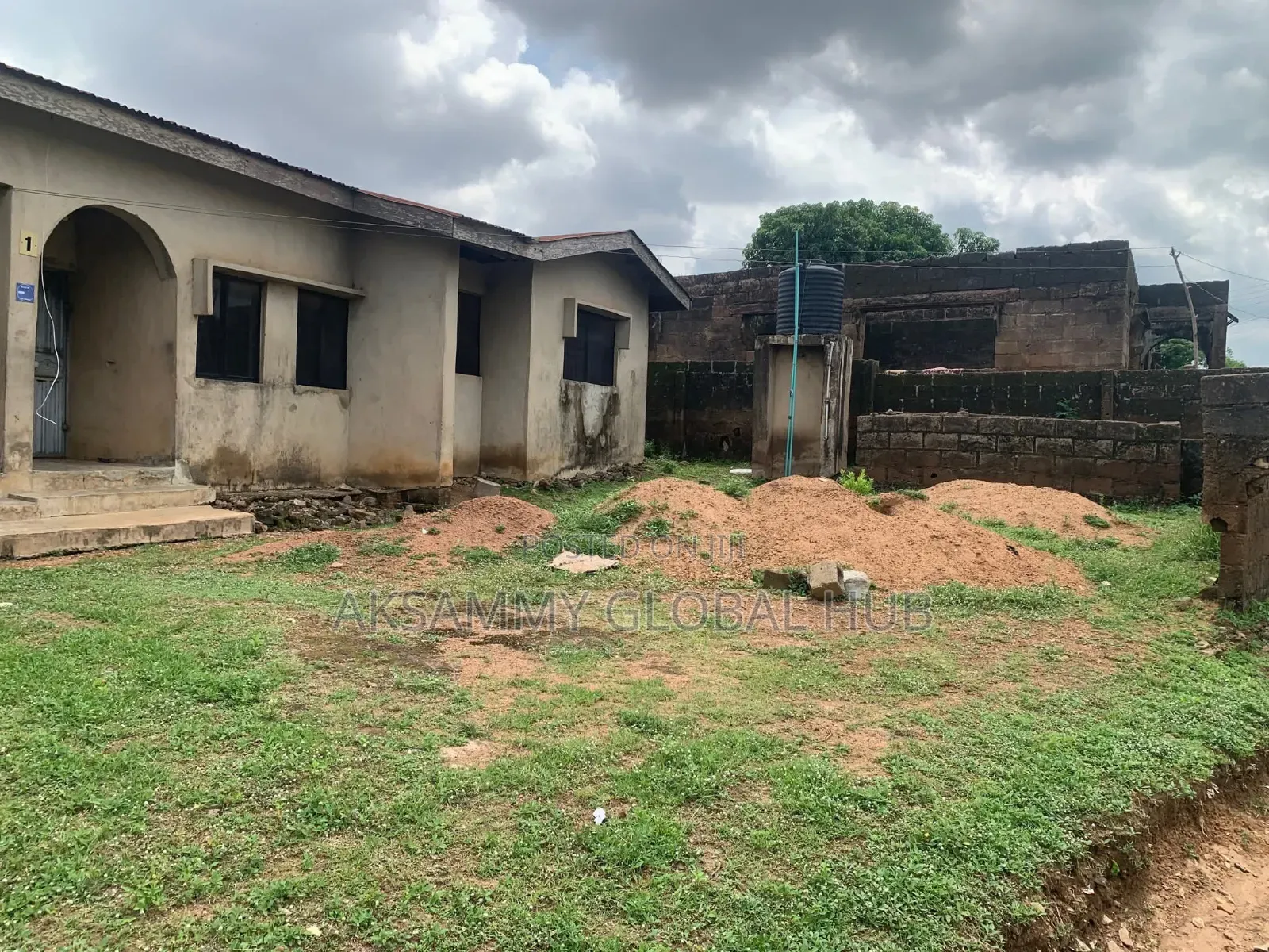 6bdrm Block Of Flats In Ajibode Estate, Ibadan For Sale in Ibadan