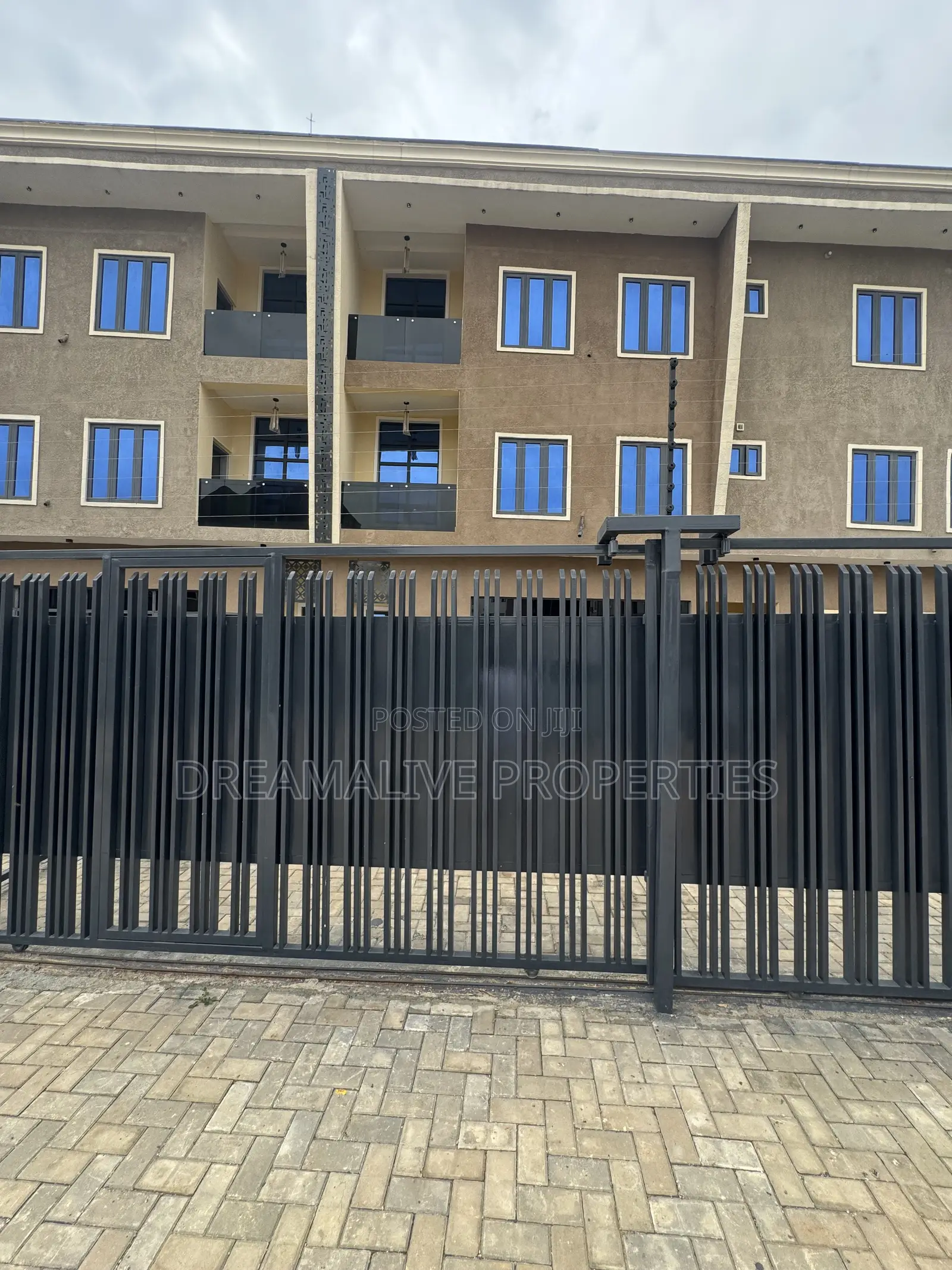 4bdrm Duplex in Life Camp for sale in Life Camp
