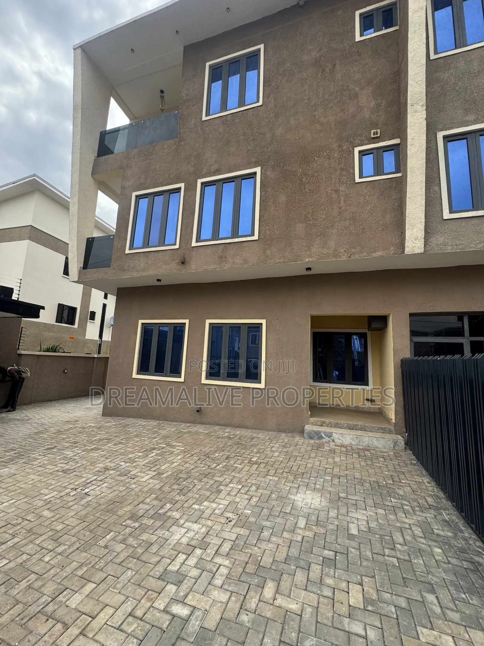4bdrm Duplex in Life Camp for sale in Life Camp
