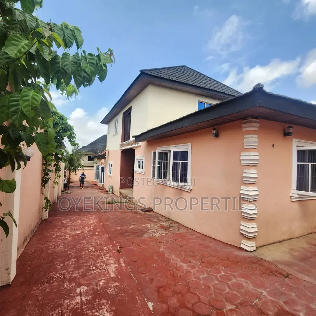 5bdrm Bungalow in Ajadi, Ologuneru for sale in Ologuneru