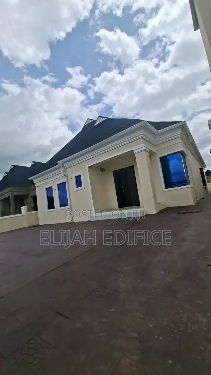 3bdrm Bungalow in Mowe Ofada, Berger for sale in Berger