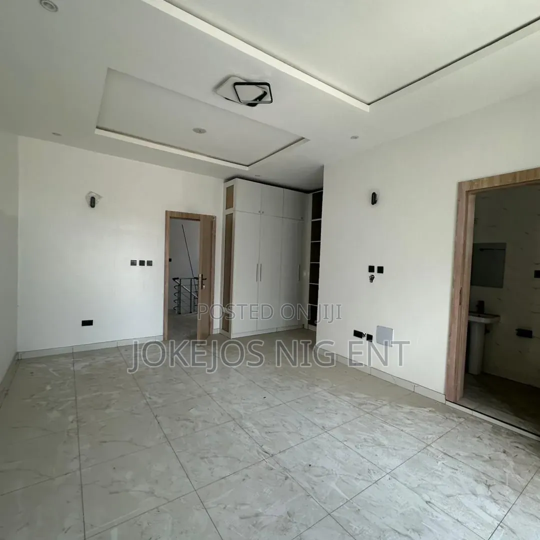 4bdrm Townhouse/Terrace in Chevron Toll Gate for sale in Chevron