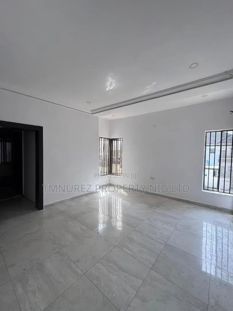 4bdrm Duplex in Ikota for rent in Ikota