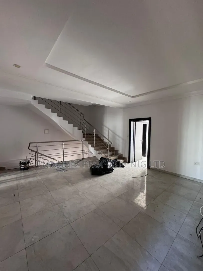 4bdrm Duplex in Ikota for rent in Ikota