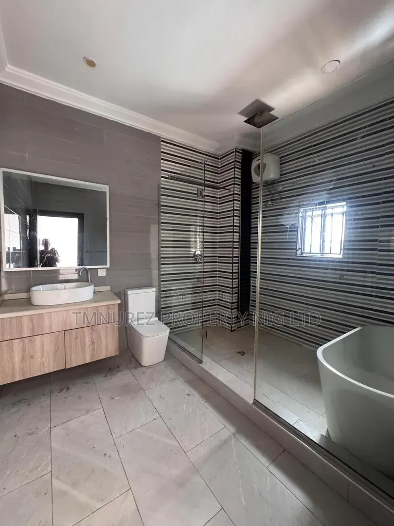 4bdrm Duplex in Ikota for rent in Ikota