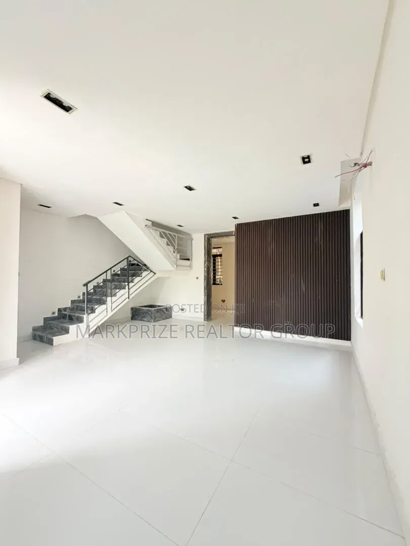 4bdrm Duplex in Gbagada Lagos for sale in Oworonshoki / Gbagada