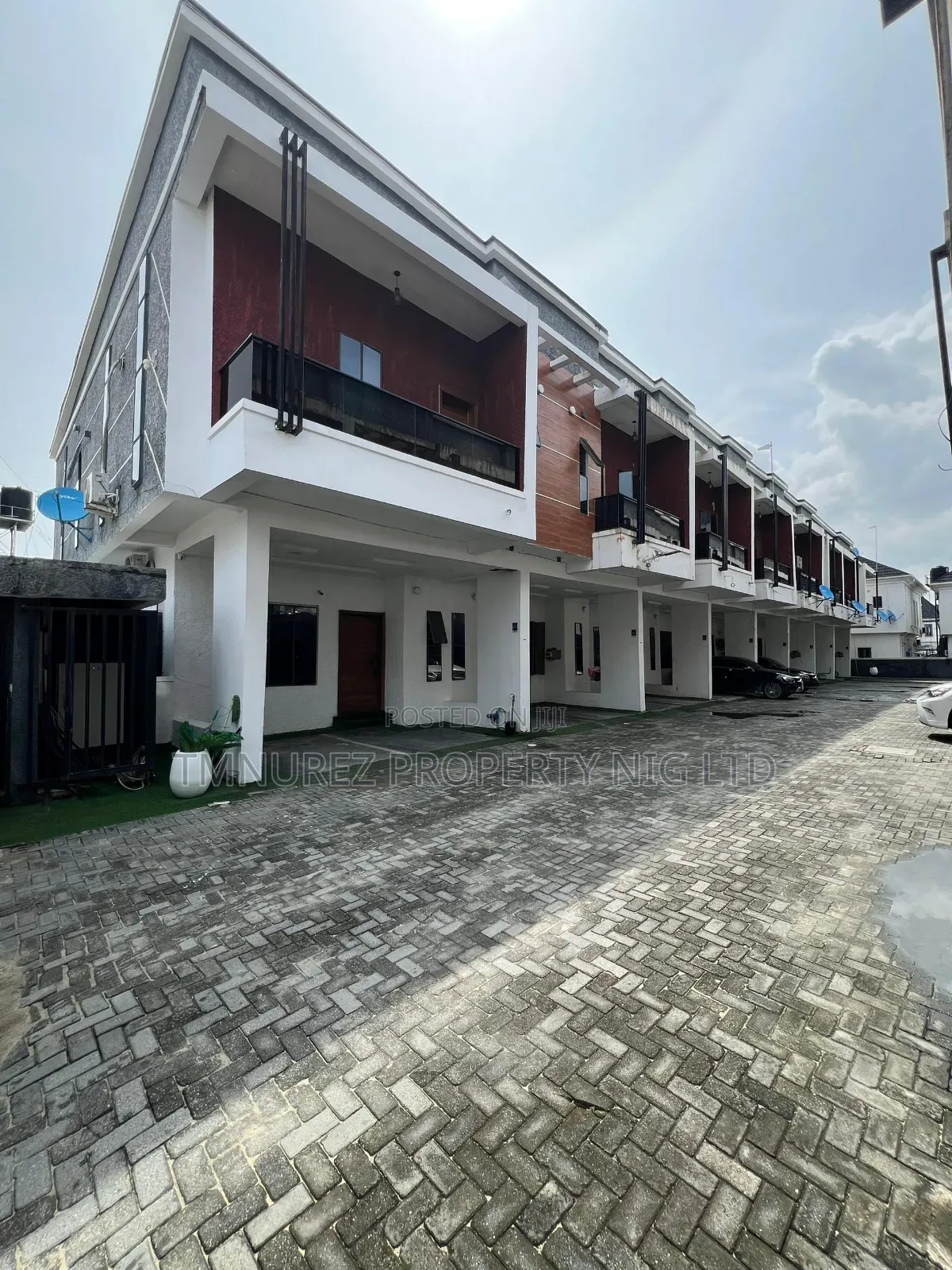 3bdrm Duplex in Ikota for rent in Ikota
