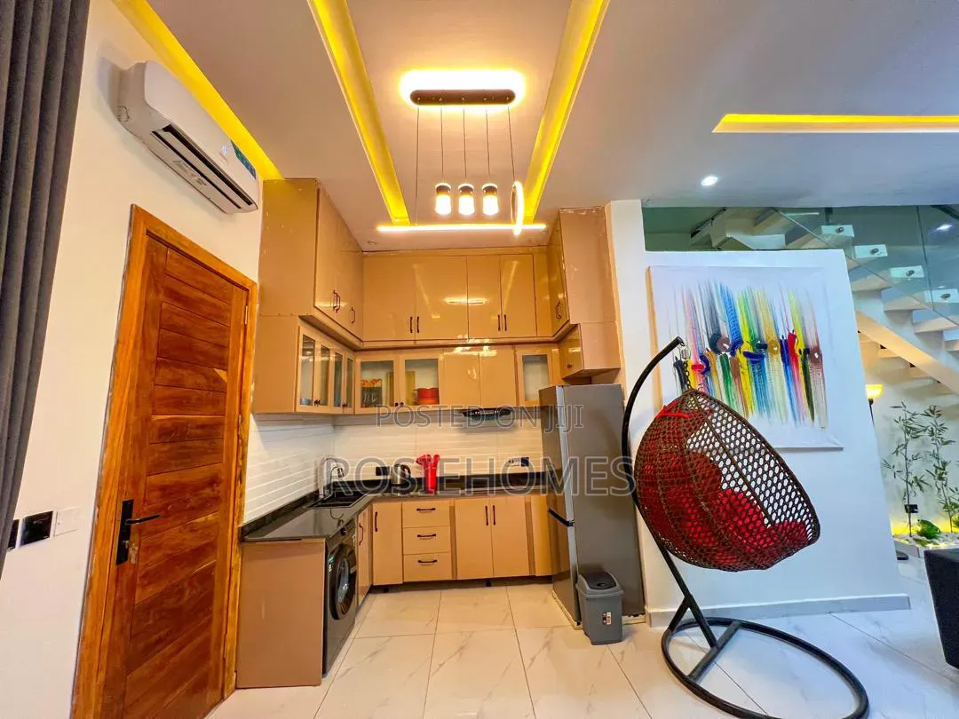 Furnished 3bdrm Duplex in Aipha Beach Road, Chevron for rent in Chevron