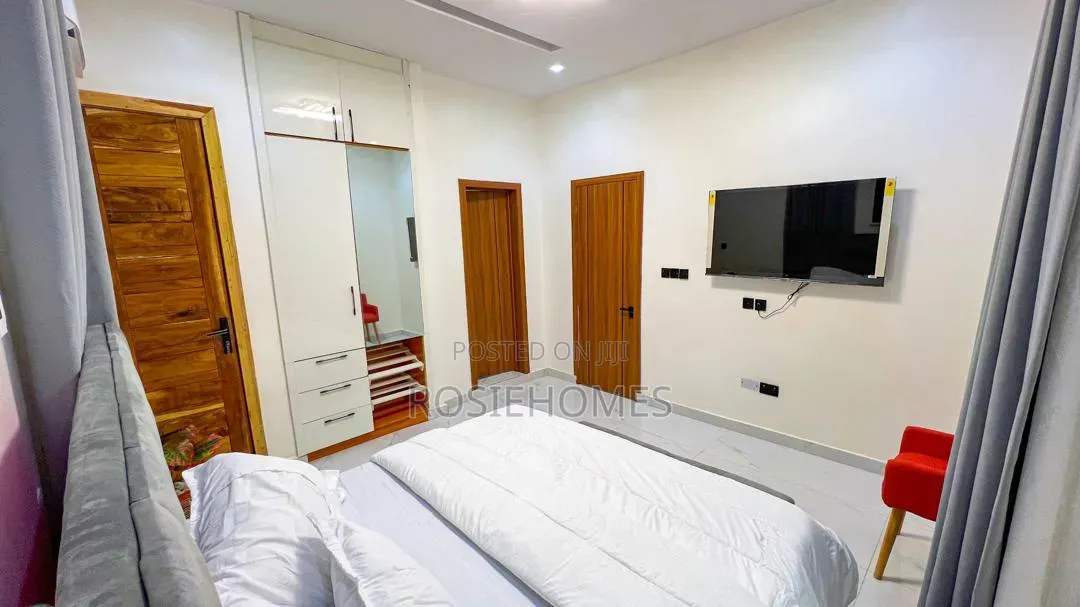 Furnished 3bdrm Duplex in Aipha Beach Road, Chevron for rent in Chevron