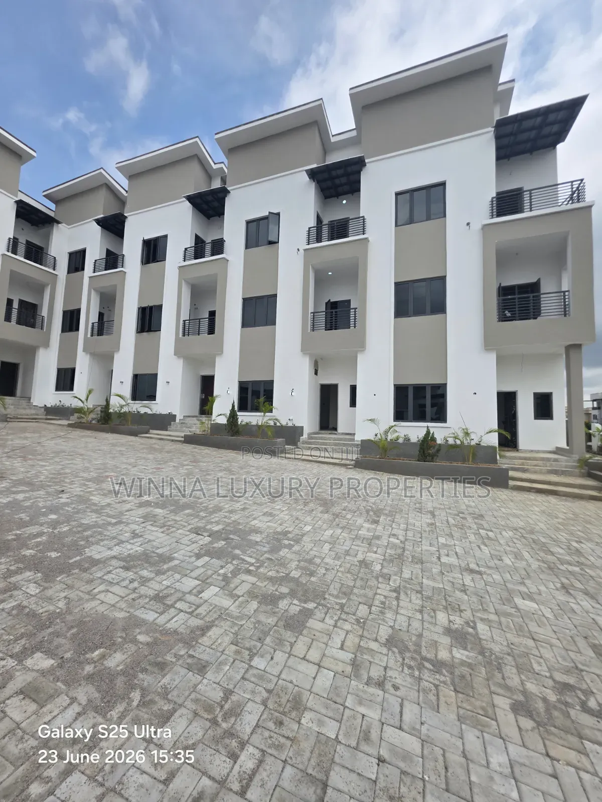 5bdrm Townhouse/Terrace in Guzape for sale in Guzape District