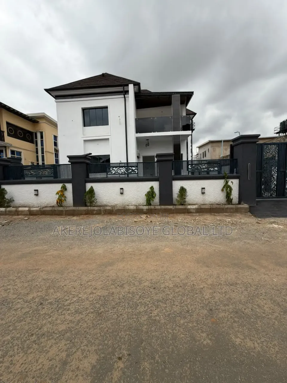 4bdrm Duplex in Lugbe By Von, FHA for sale in FHA