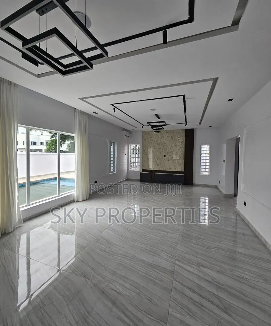5bdrm Duplex in Lekki for sale in Lekki Phase 1