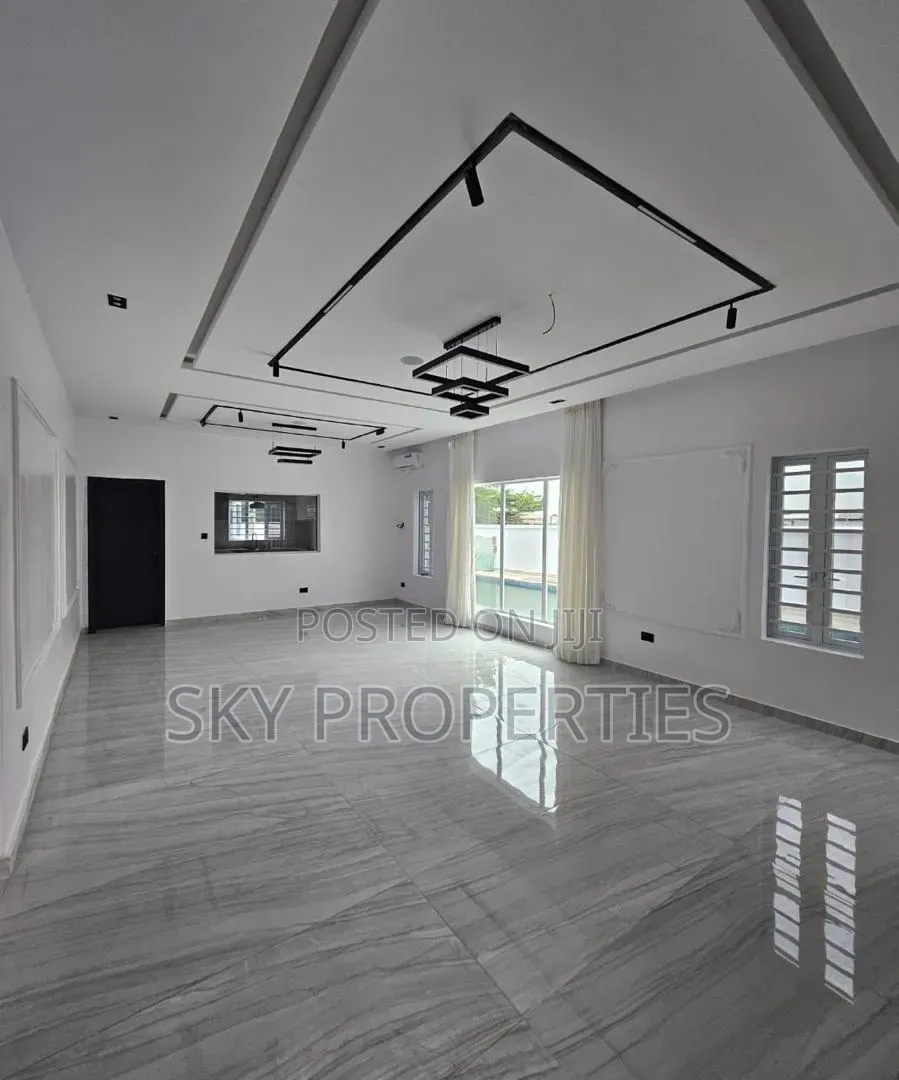 5bdrm Duplex in Lekki for sale in Lekki Phase 1